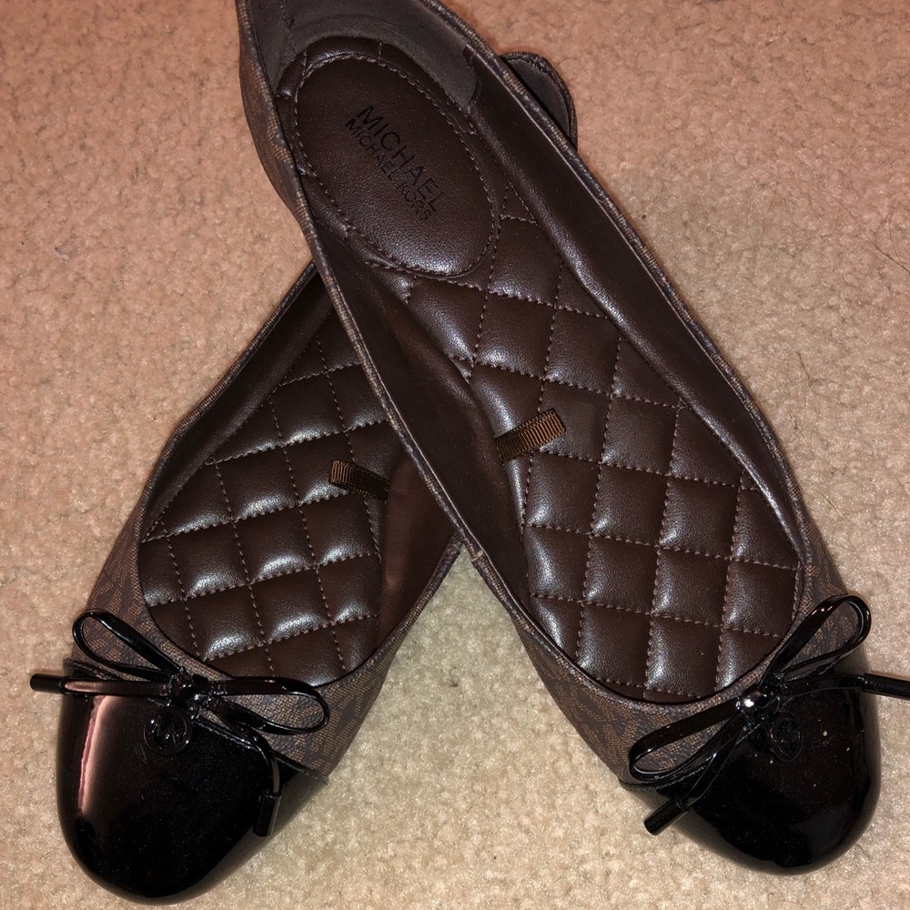 Size 8.5 Michael kors flats